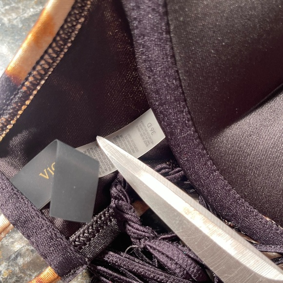 Victoria’s secret’s bikini embellished bombshell leopard top 36D/M set - Picture 5 of 13